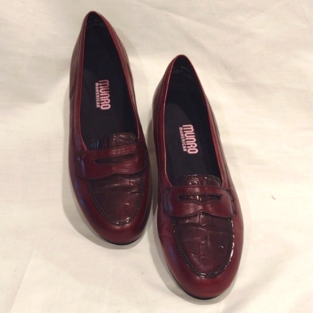 Munro Carrie Burgandy Leather Loafers Size 6.5M Embossed Crocodile Toe  NWOB